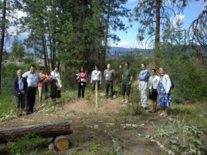 Students' Presentation in the Learning Garden at UBC Okanagan (Dr. Vicki Green, Jason Parkinson, Natasha Goudar, Dr. Sabre Cherkowski, Kamilla Bahbahani, Dr. Veronica Gaylie, Michael Marchand, Mike Berheni, Tom Lucey, Davinder Bal, Cathy Fagan)