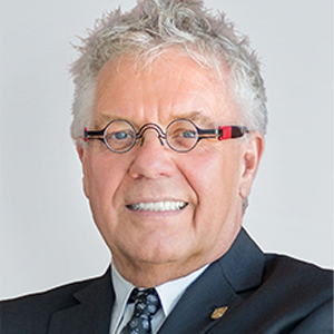 Dean Frank receives Acadia Alumni Association’s 2021 Distinguished Alumni Award