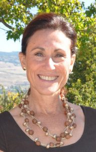 Lynn Bosetti presented with Halvar Jonson award